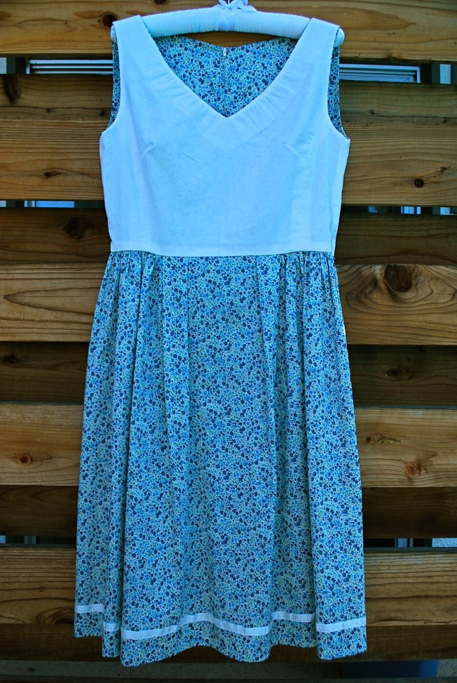 You might notice some picking at the neckline. You can read about that below if you're interested.